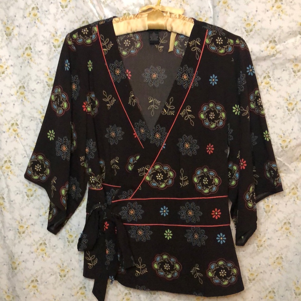 SILKLAND dark brown multi colored floral print w’top w/large sleeves. Size S.